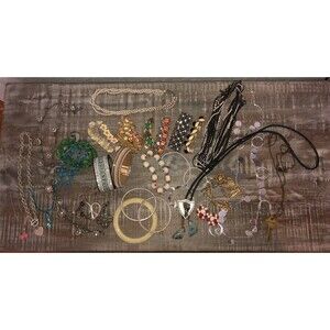 Lot Costume Jewelry 25 pieces